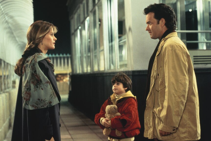 Meg ryan and tom hanks look at eachother 