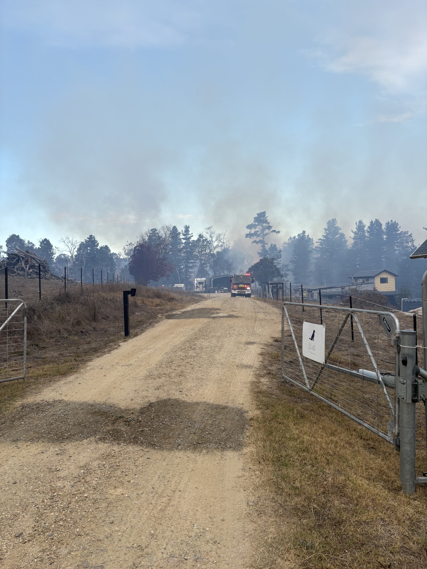 Breaking: Emergency warning issued as fire threatens homes in northern NSW