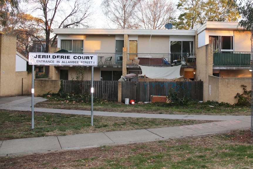 A row of units and the sign saying 'Jerilderie Court'.