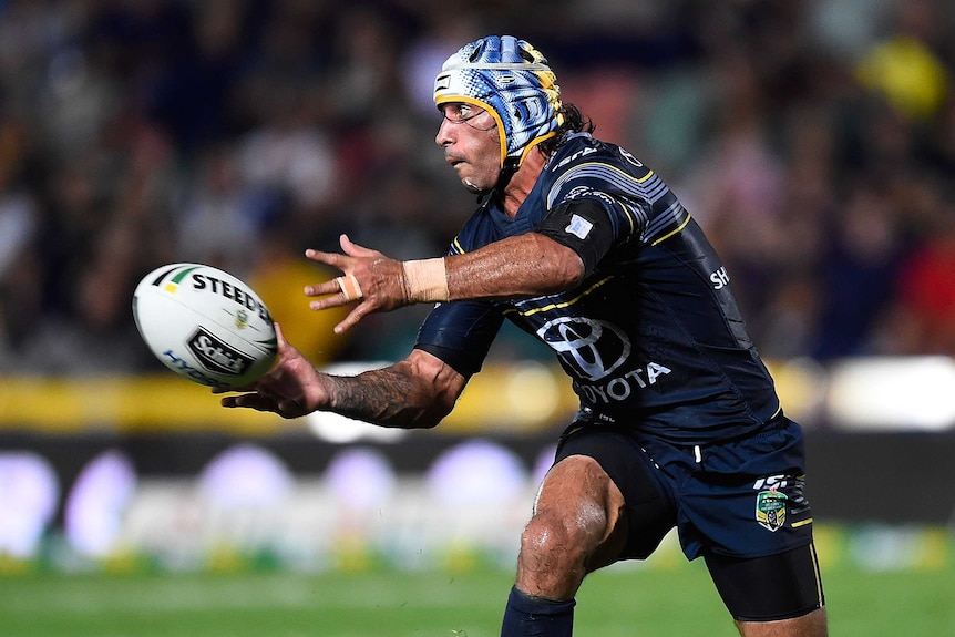 Johnathan Thurston plays a pass against the Roosters