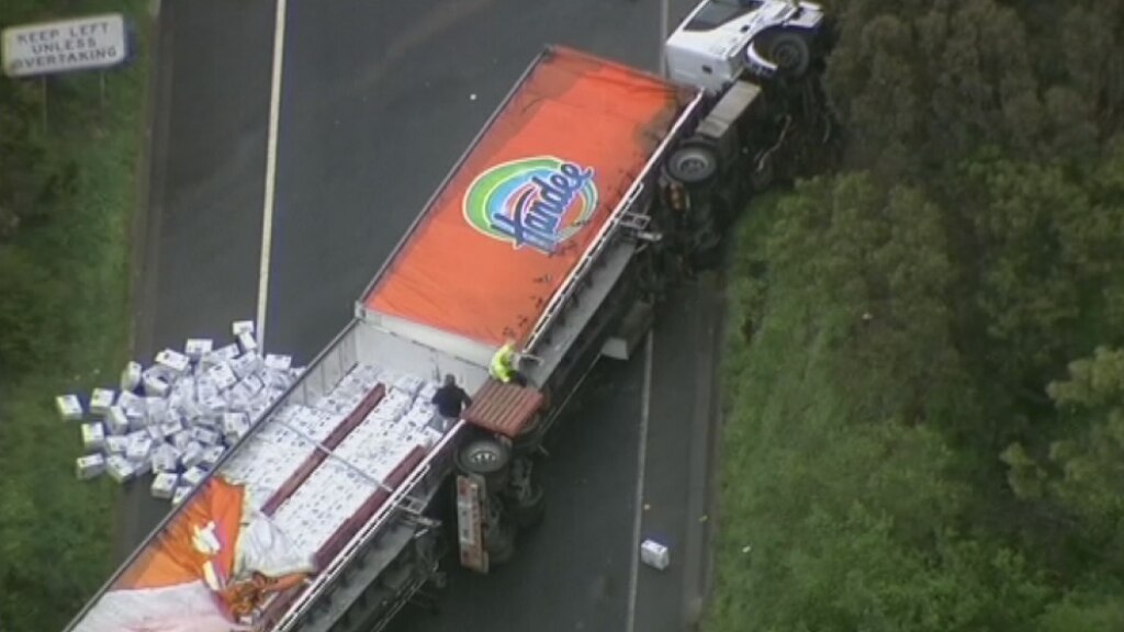 Truck rollover in Melbourne creates peakhour delays ABC News