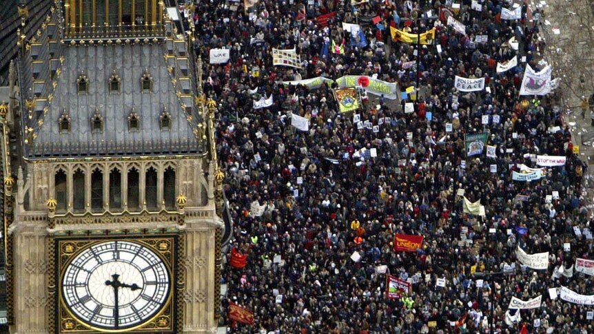 Hundreds of thousands of people march through central London