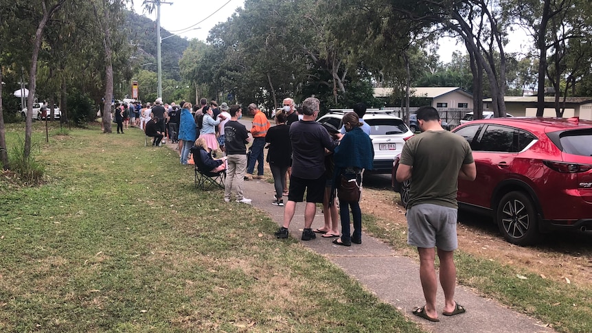 people line the pathway in Magnetic Island
