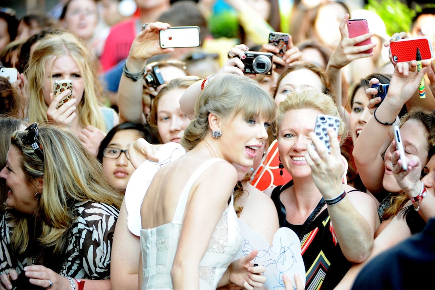 Taylor Swift works the crowd