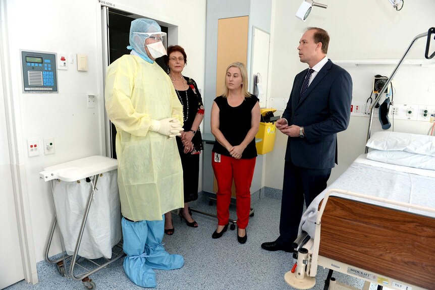 Peter Dutton talks to a nurse at the RBH