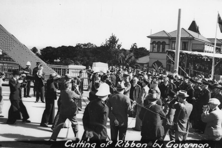 Governor of Queensland cutting the ribbon at the opening of the Story Bridge