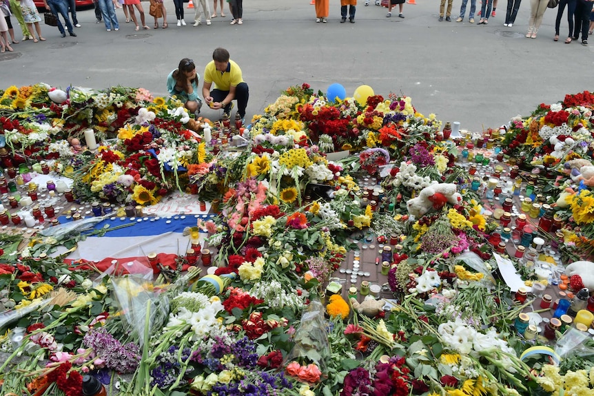 People lay flowers in Kiev for victims of downed flight MH17