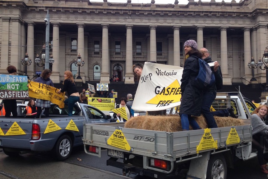 Utes block Spring St Melbourne in fracking protest