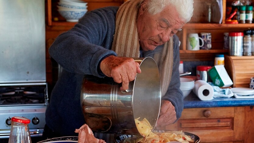 Antonio Carluccio cooks pasta