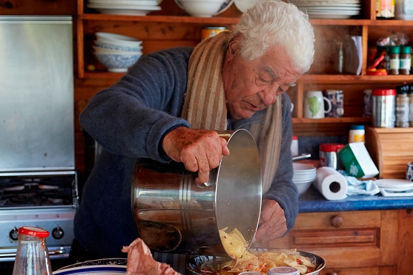 Antonio Carluccio cooks pasta