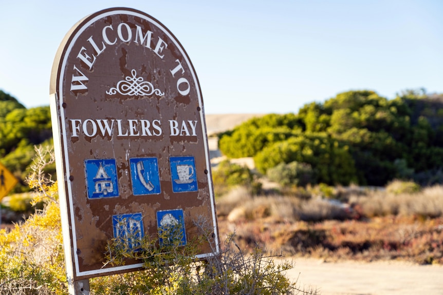 A sign welcoming people to a town.