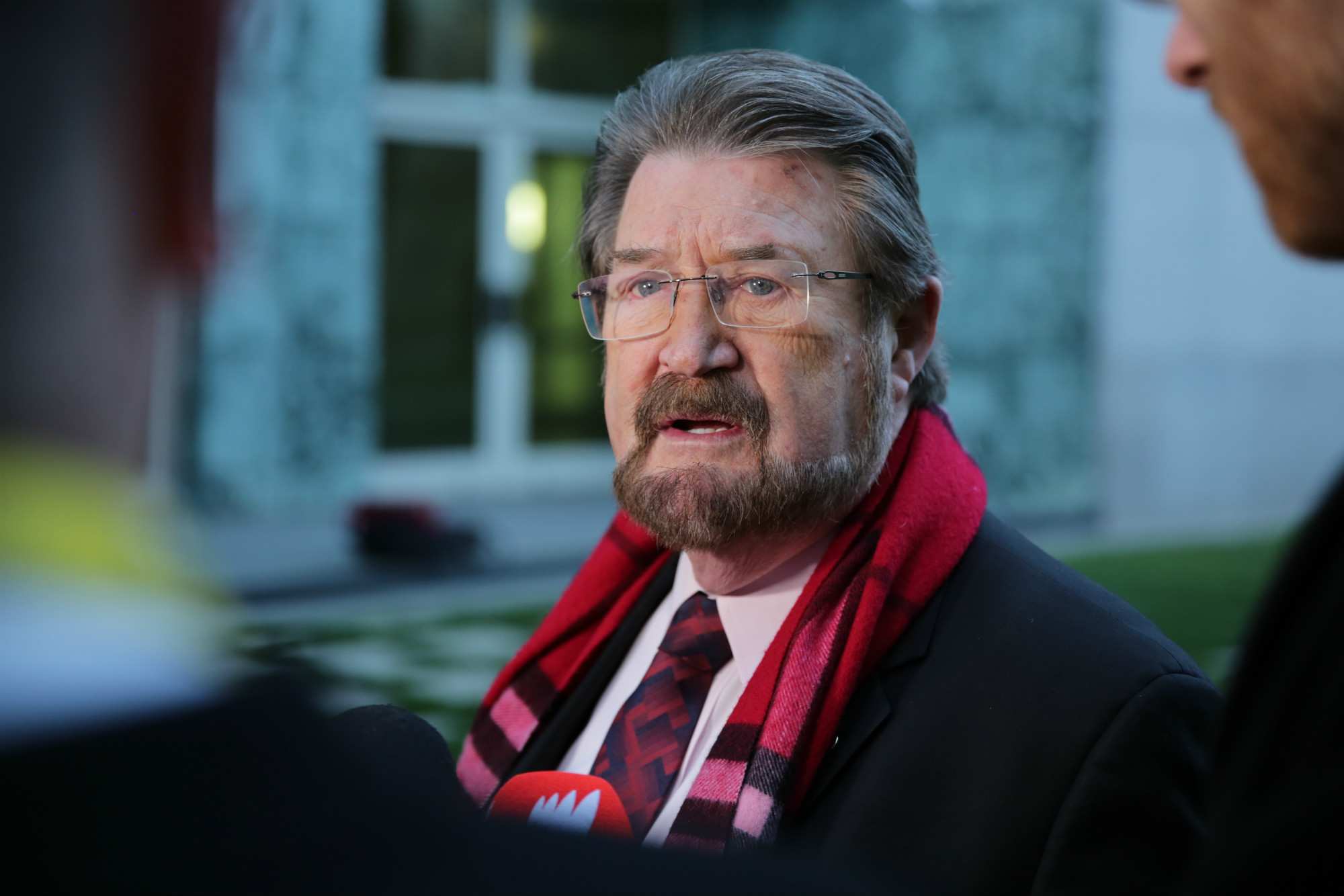 Derryn Hinch, 'human headline' and media figure, dies aged 82
