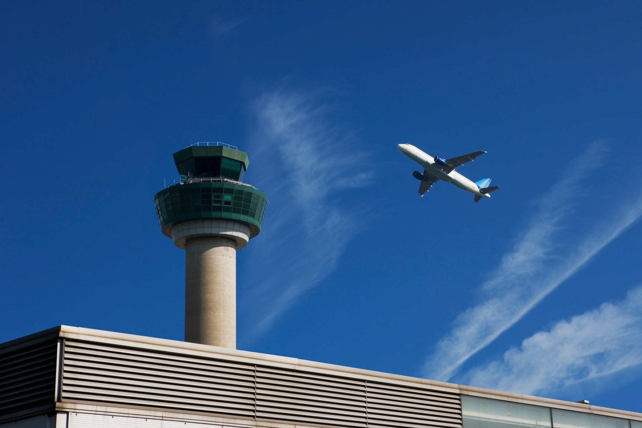 Experts warn to expect months of disruption to global air travel