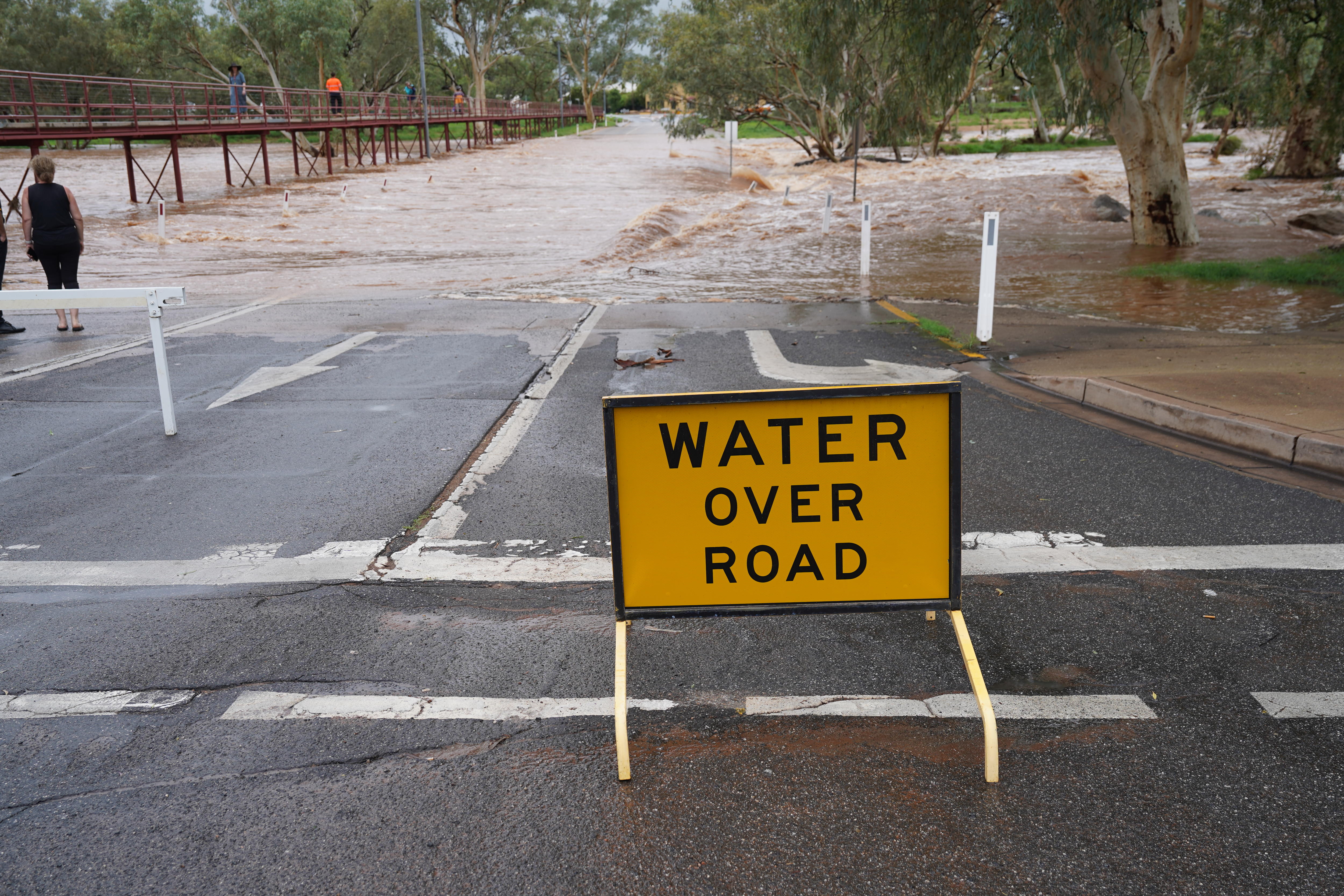 Emergency powers invoked as flood risk rises across Central Australia