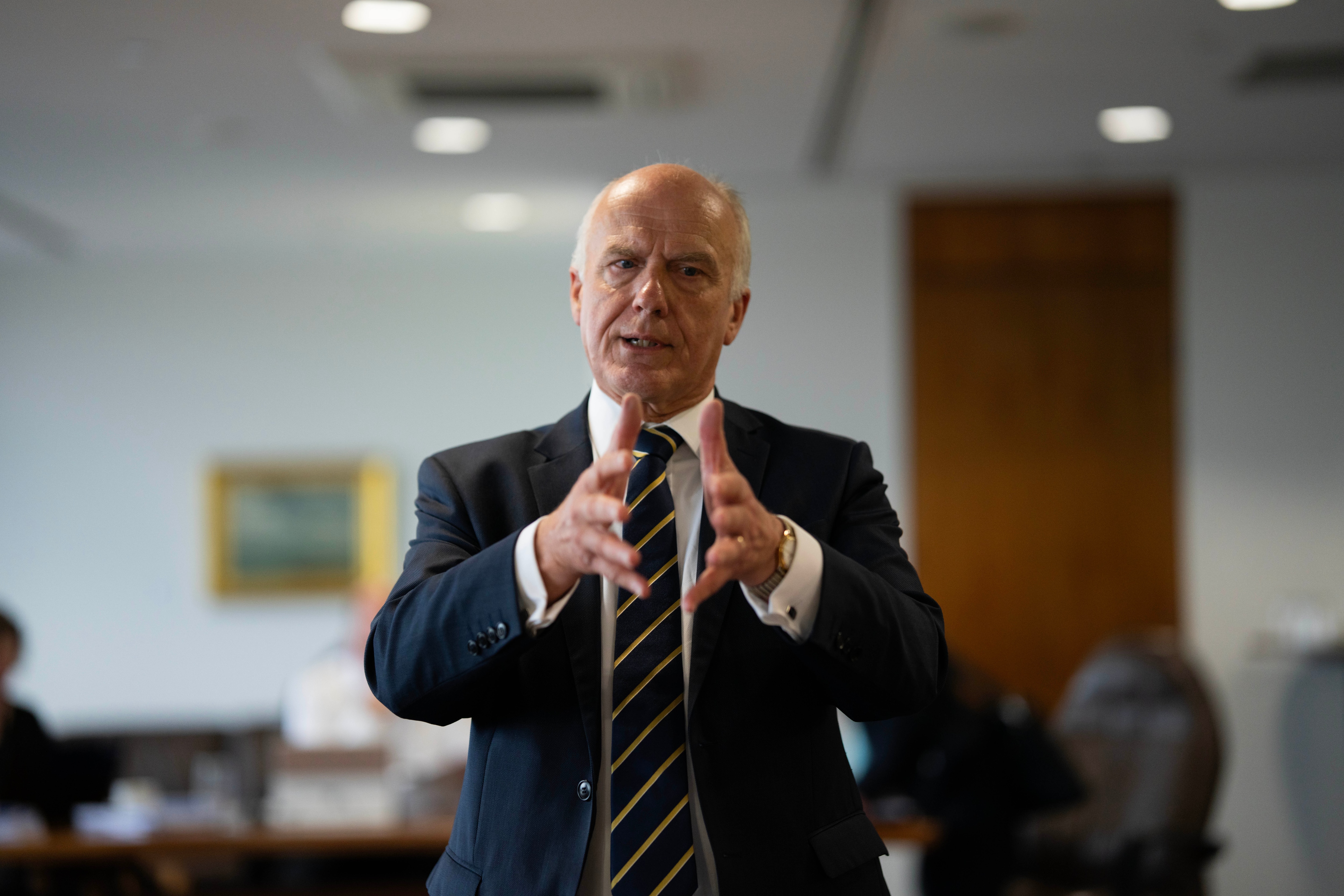 Abetz to consider slashing high-earner public servant retirement payments
