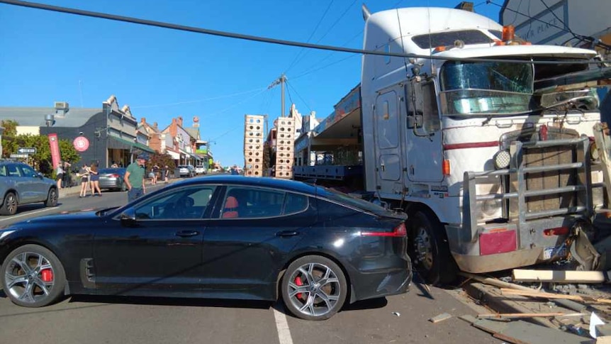 Rutherglen truck crash