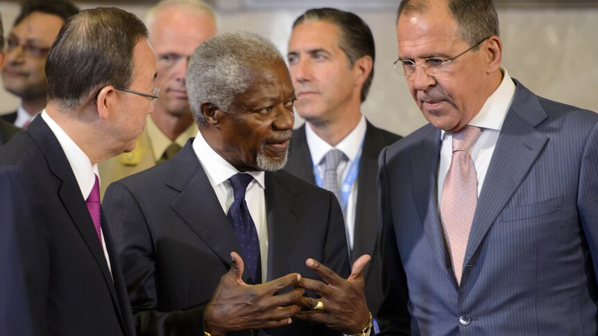Kofi Annan with Sergei Lavrov (R) and Ban Ki-moon (L)