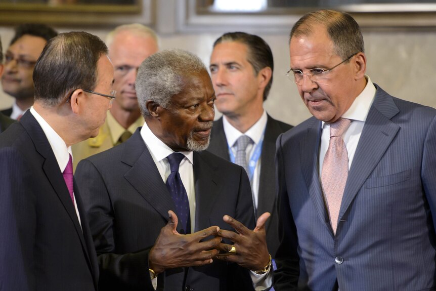 Kofi Annan with Sergei Lavrov (R) and Ban Ki-moon (L)