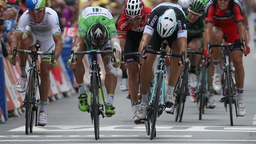 Matteo Trentin (R) beats Peter Sagan (L) on the line to win stage seven of the 2014 Tour de France.