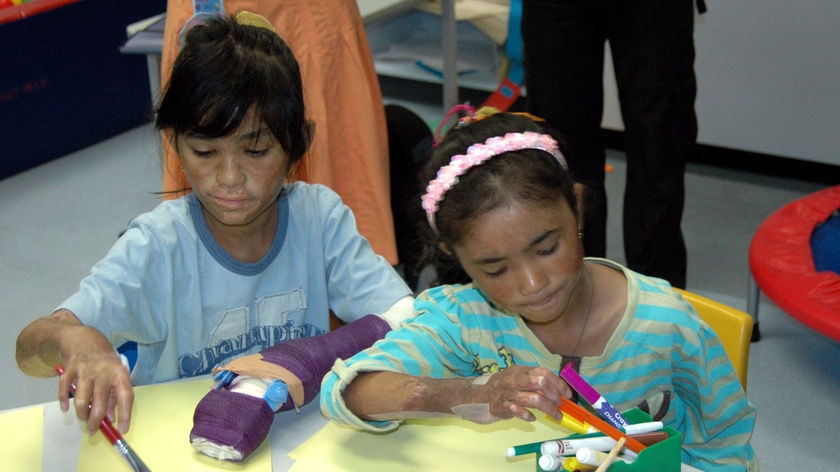 Indonesian sisters Rafika and Uswatun Rasmiddin, who suffered burns in a house fire.