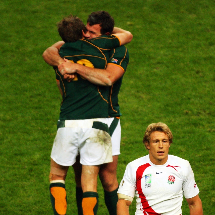 Jonny Wilkinson walks off as South Africans celebrate