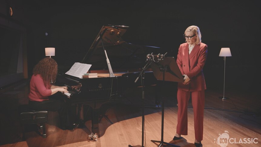 Cate Blanchett reads Mahler's letter in front of a piano with Tamara-Anna Cislowsca accompanying her