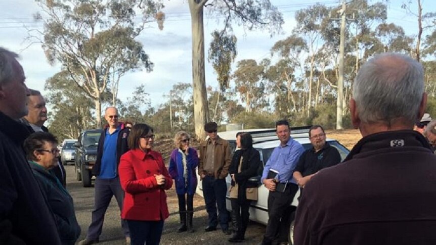 Labor MP Lisa Chesters talks to people at Eppalock about the region's internet service