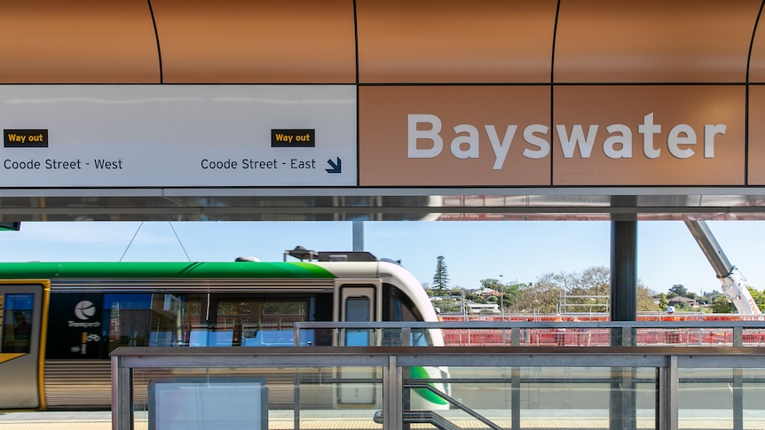 Ouverture de la première moitié de la nouvelle gare de Bayswater alors que la ministre des Transports, Rita Saffioti, s’excuse pour les perturbations