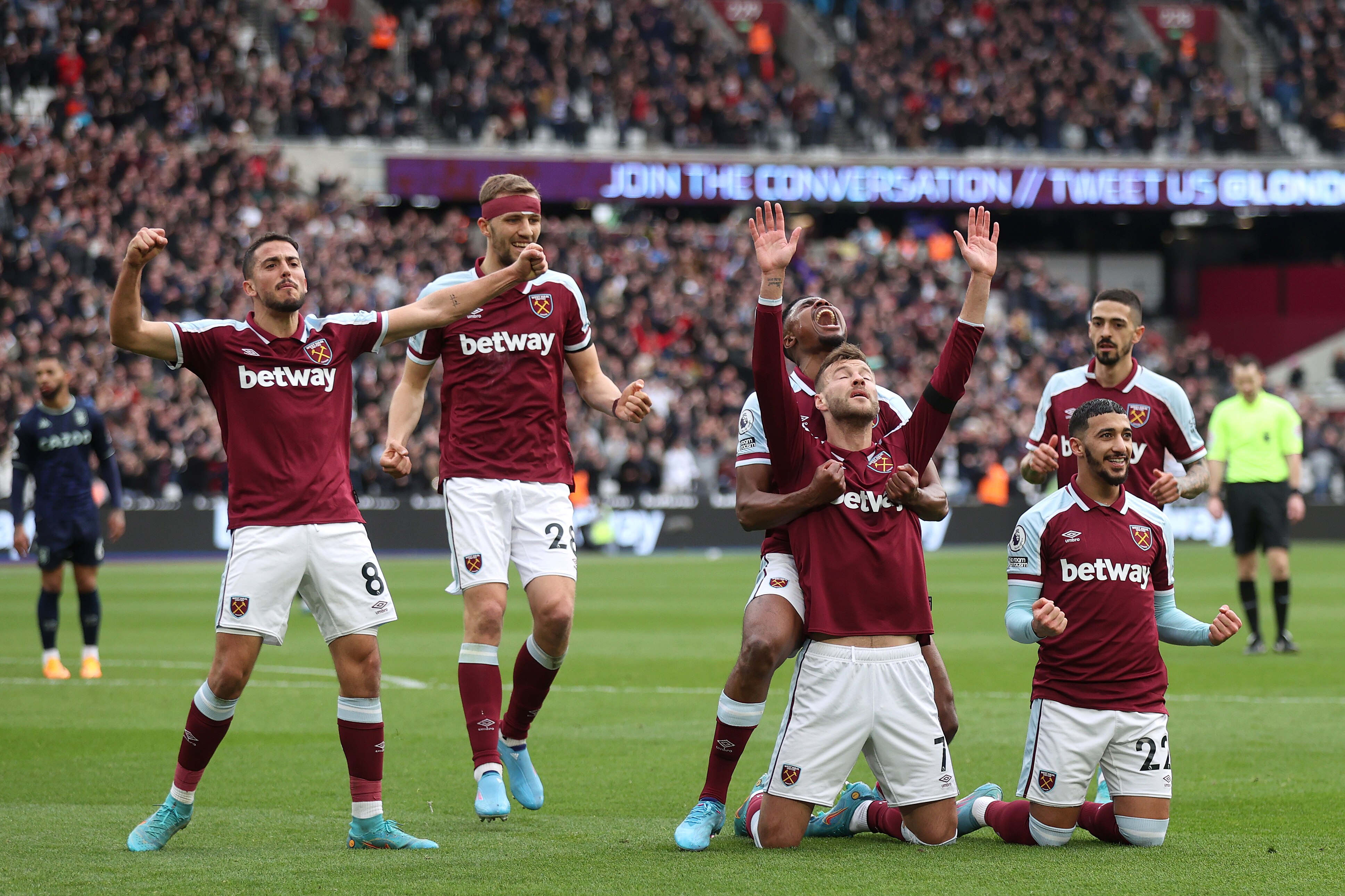 Ukrainian forward Andriy Yarmolenko returns from compassionate leave to score for West Ham amid conflict back home - ABC News