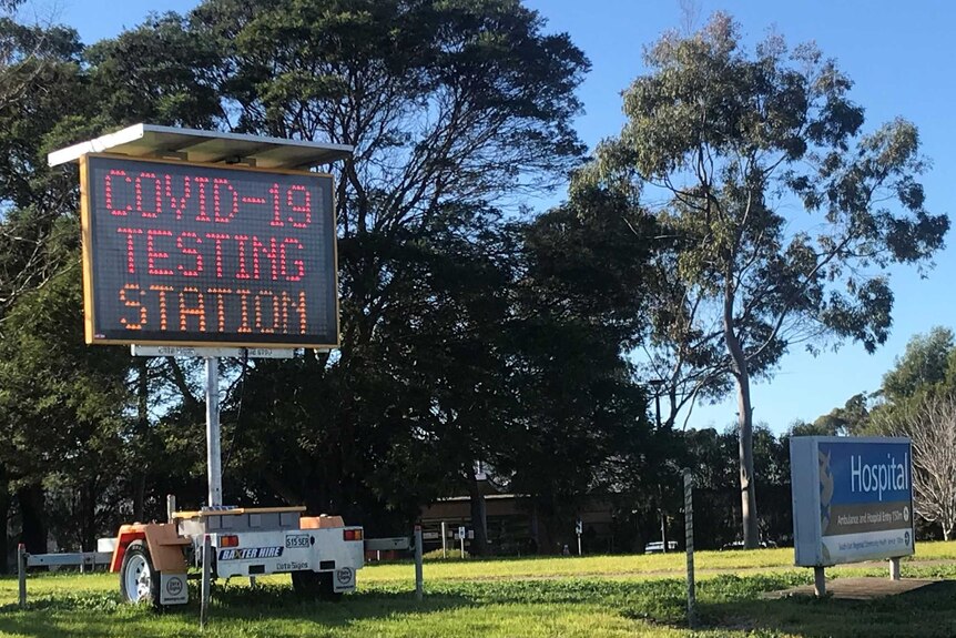 Large electronic sign reading Covid-19 Testing Station next to Mount Gambier Hospital sign.