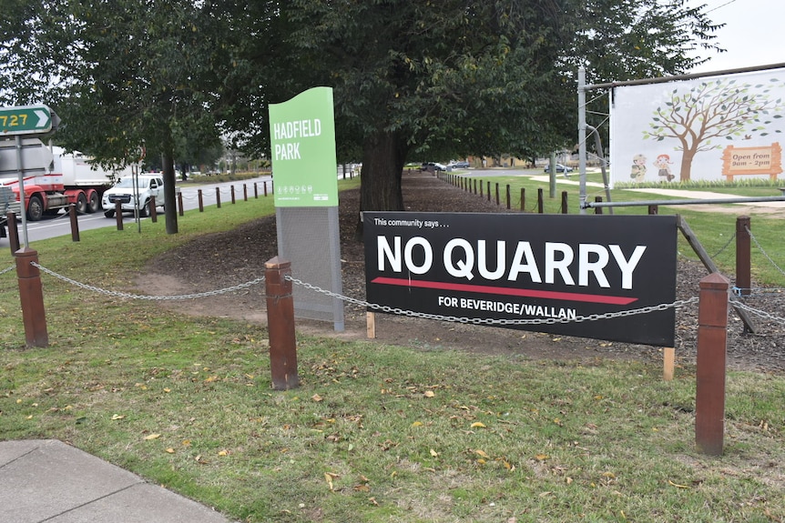 A sign says 'no quarry'.