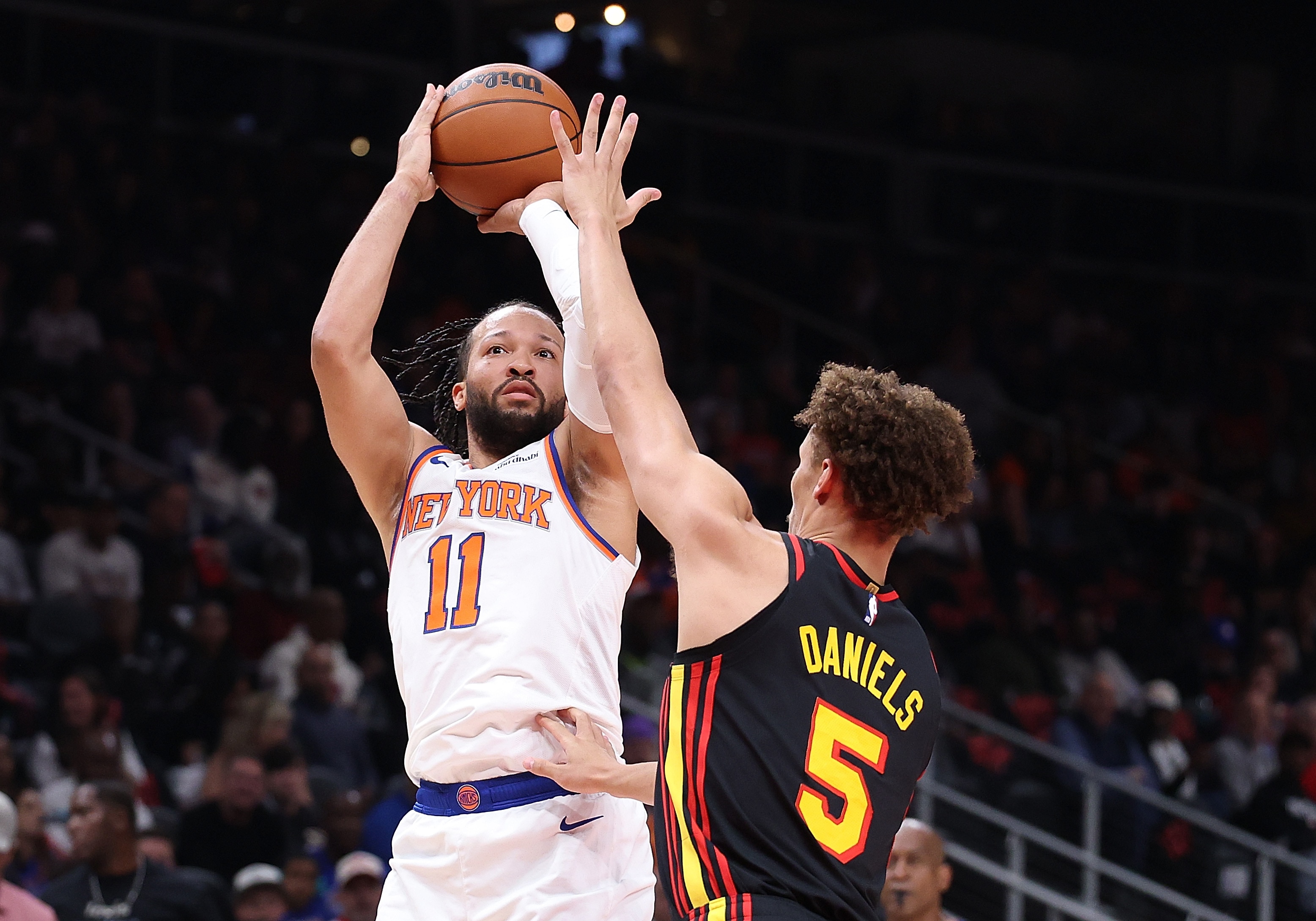 Jalen Brunson shoots the basketball against Dyson Daniels