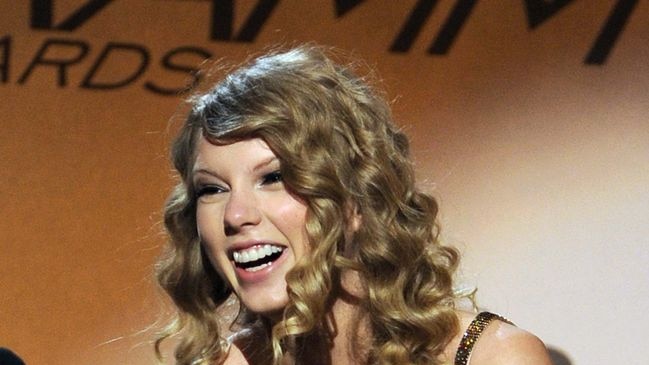 Singer Taylor Swift accepts a Grammy