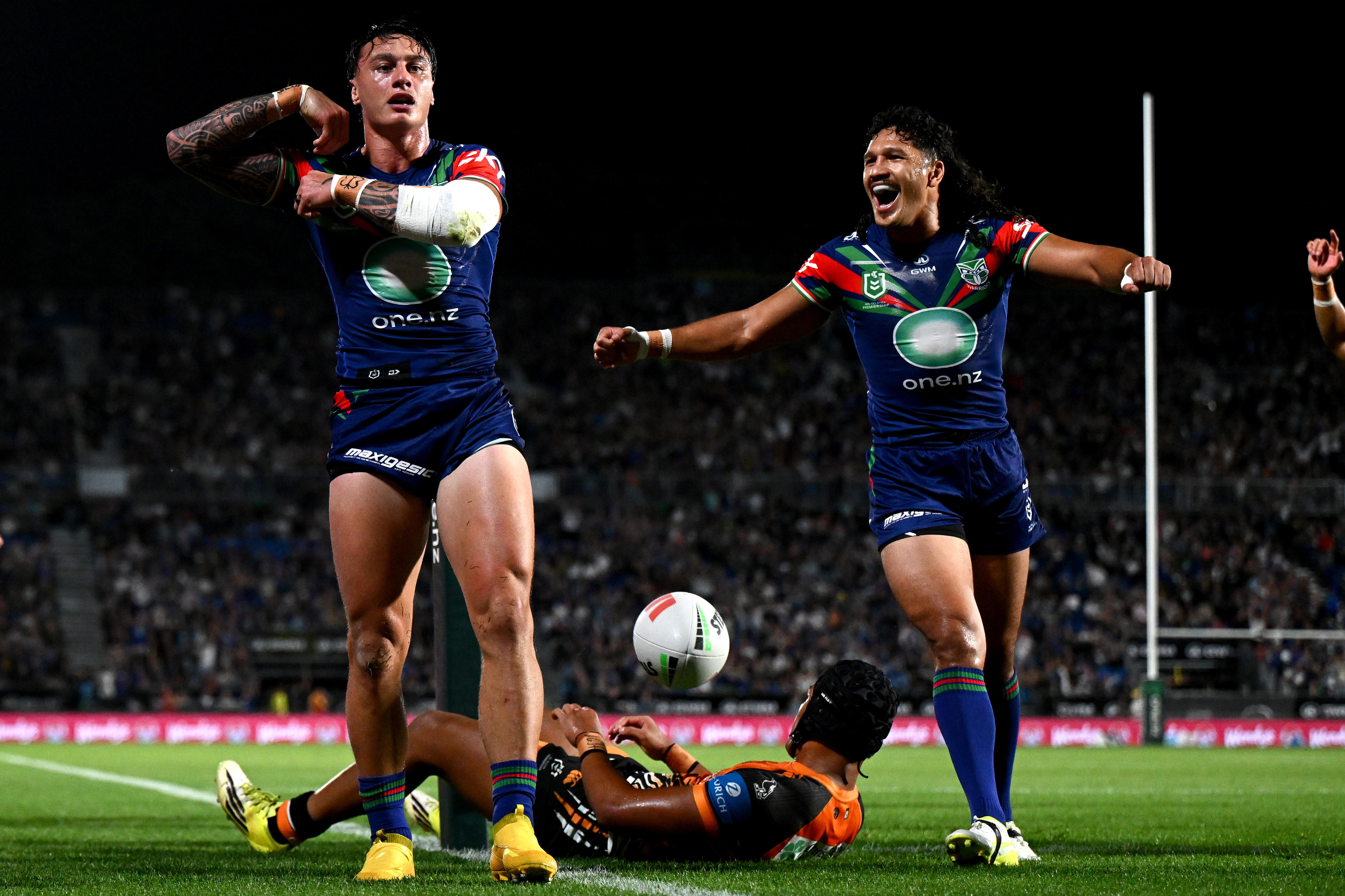 Live: Warriors boosted by late inclusions for Titans clash