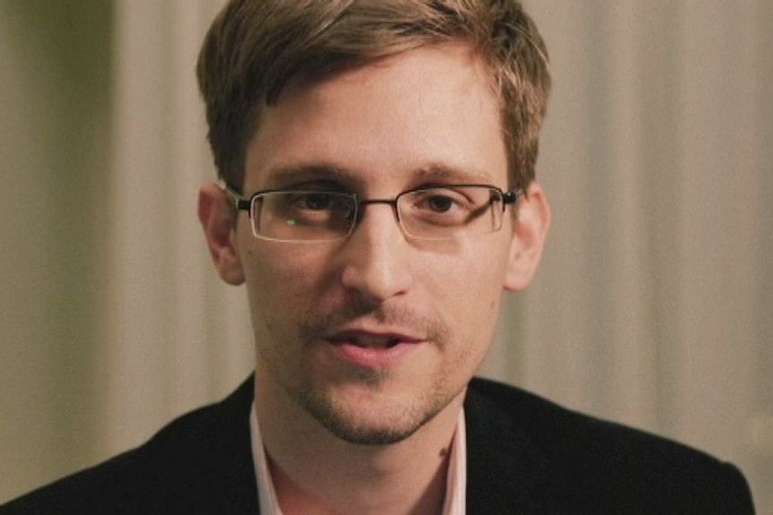 Snowden defends privacy in 'alternative' Christmas Speech