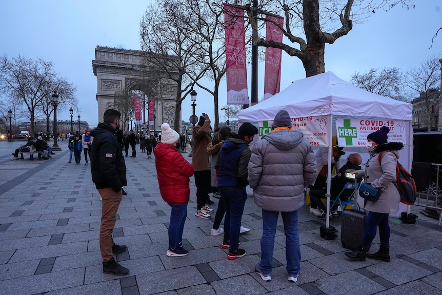 People lining up to get a nasal swab in front of the Arc de Triomphe in Paris