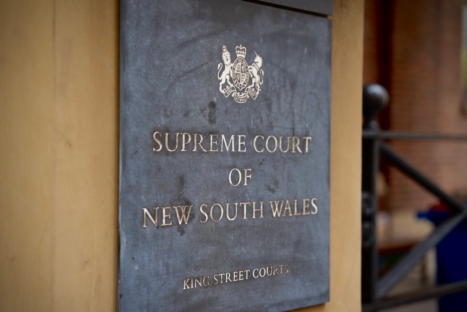 The exterior of a court house.