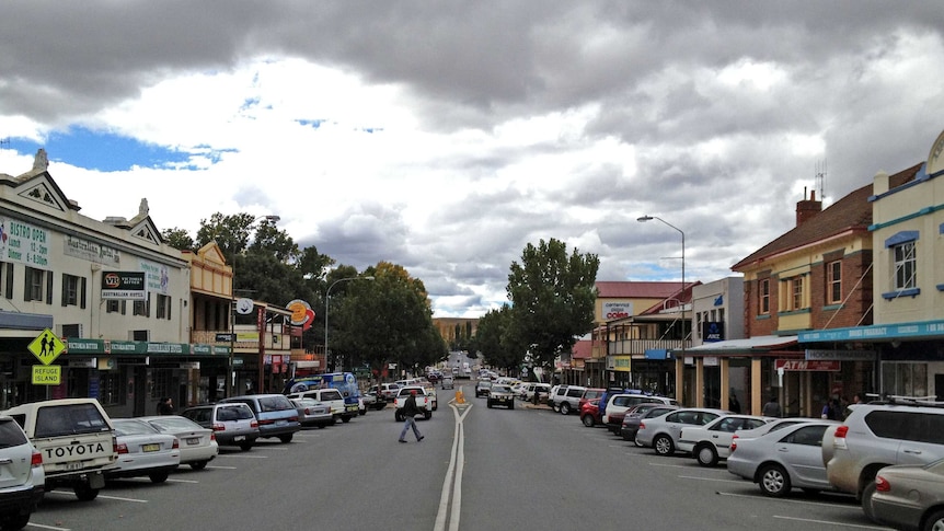 Traffic along Sharp Streetin Cooma