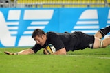 Richie McCaw dives over