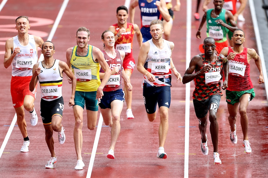 Group of 1,500m runners sprinting to the finish line in the heats at the Olympics