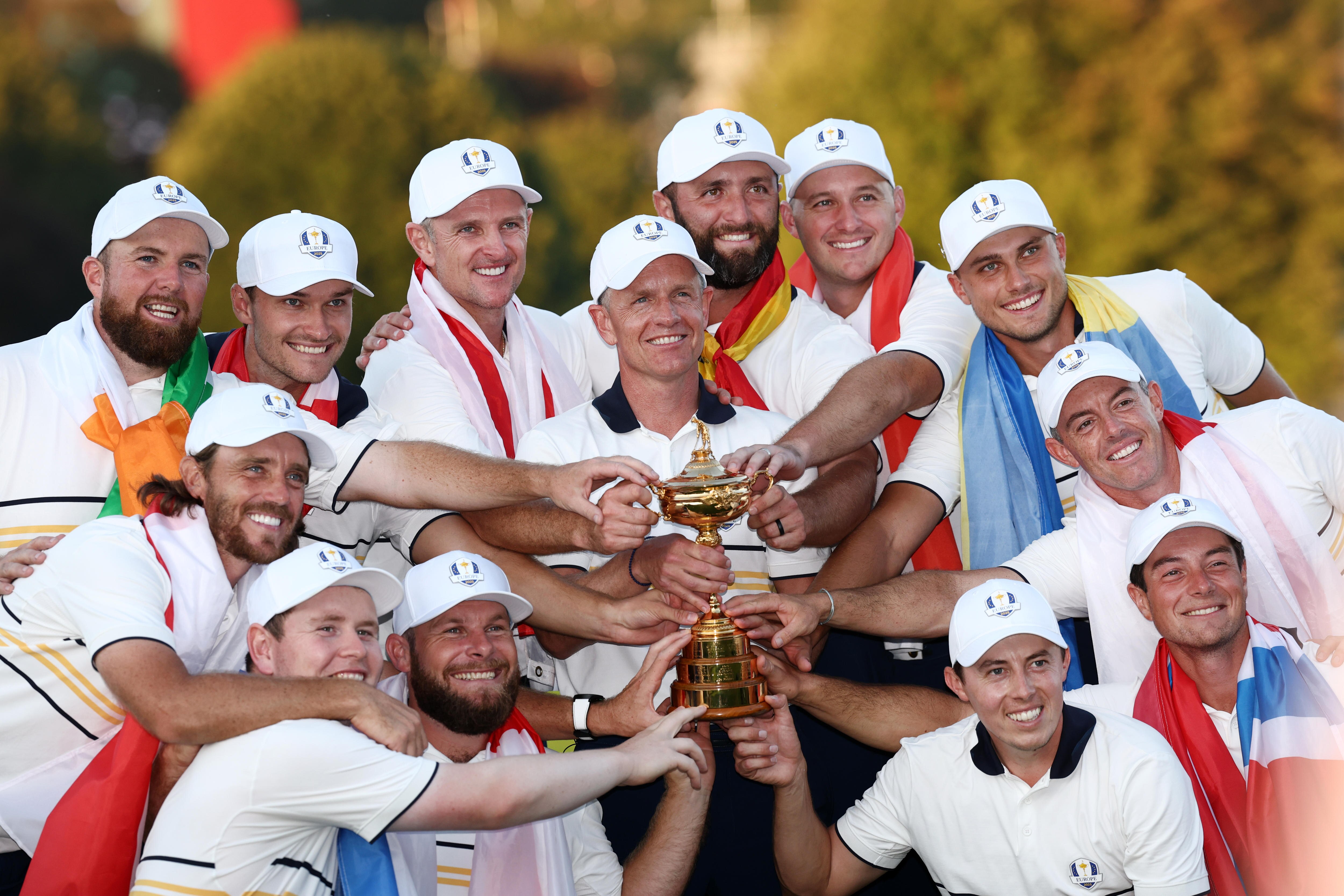 European Ryder Cup team gathers around trophy