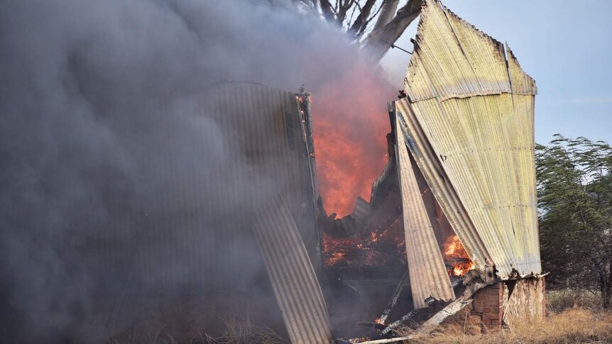 Shed goes up in flames during a bushfire