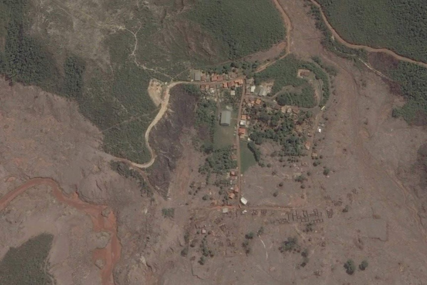 Satellite imagery shows Bento Rodrigues in November 2015.