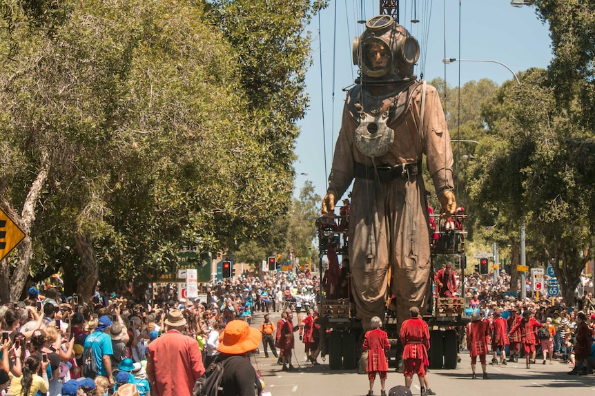 The giant diver approaches Wellington Square.