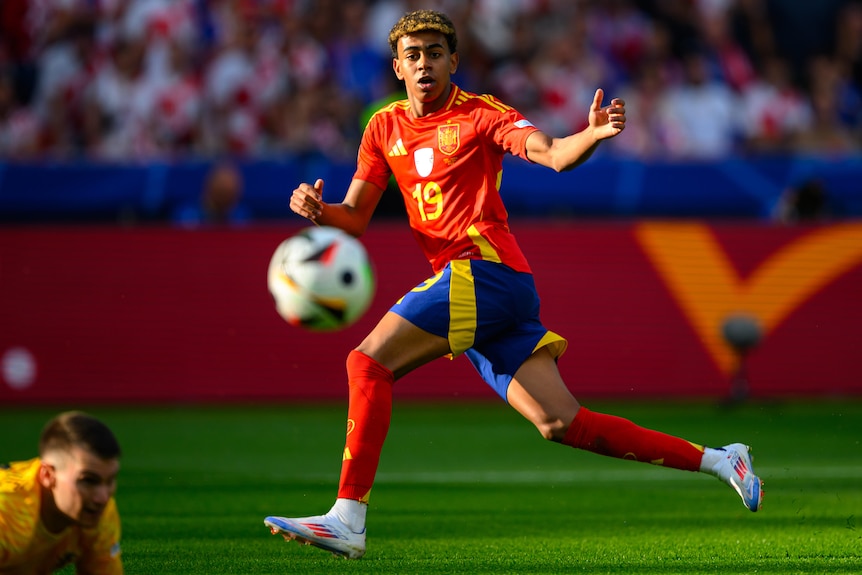 Lamine Yamal playing for Spain against Croatia at Euro 2024.