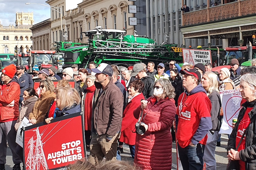 Hundreds of people gathered in Ballarat's CBD to protest AusNet's proposed Western Renewables Project.