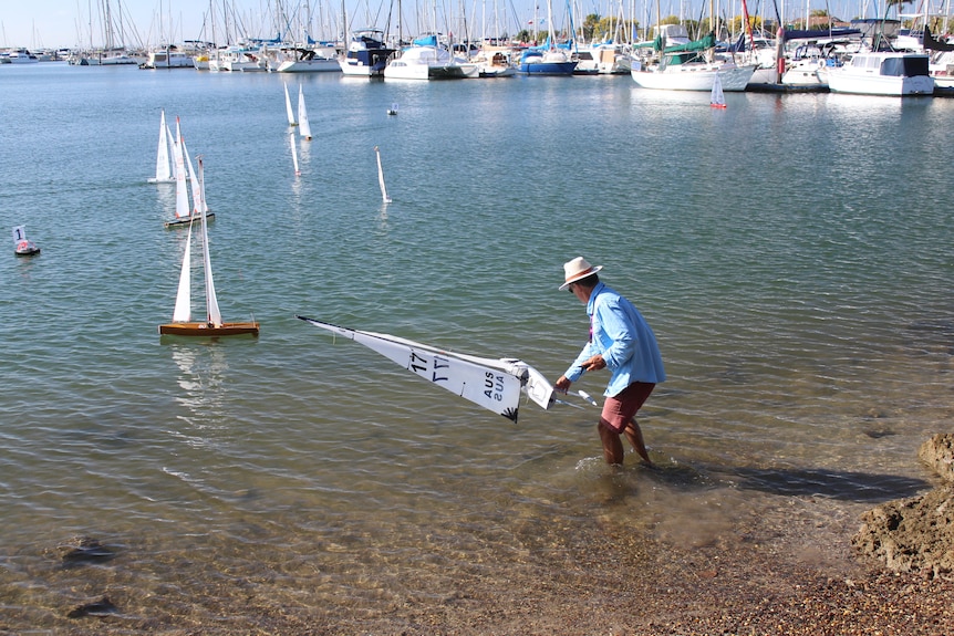 Andrew Wilson putting yacht into the water.