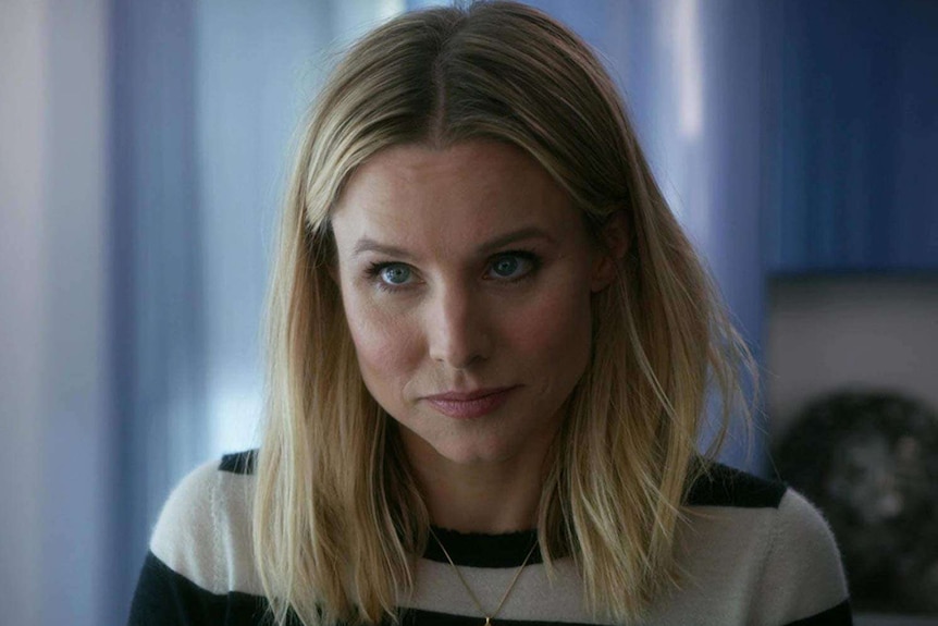 Kristen Bell as Veronica Mars stares at someone off screen.