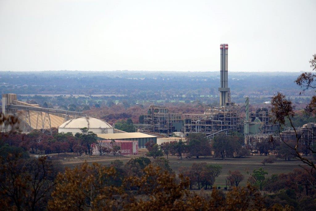Wide shot of Alcoa alumina refinery in Wagerup