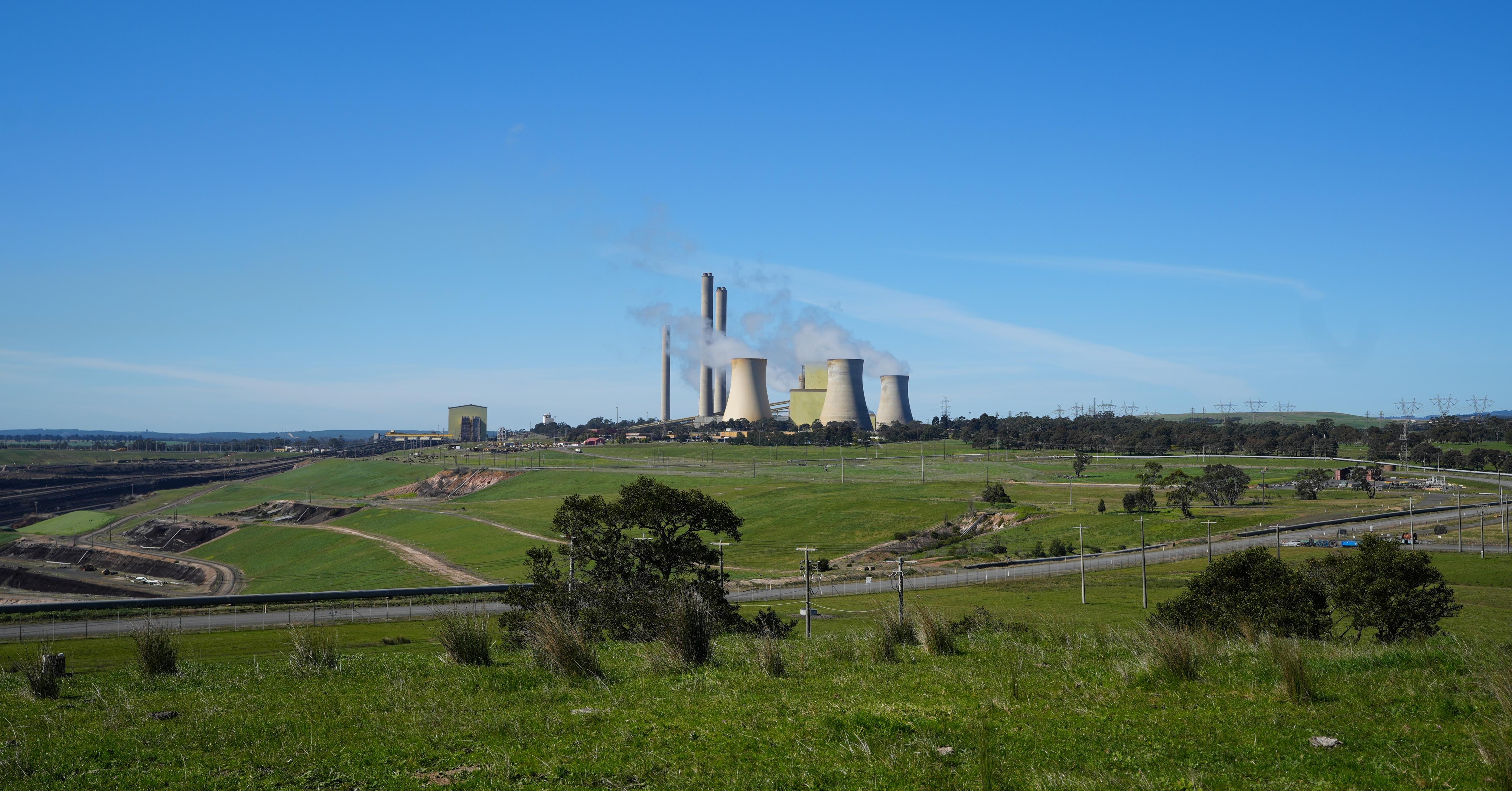One Nation commits to coal-fired power and lifting nuclear ban in Victoria